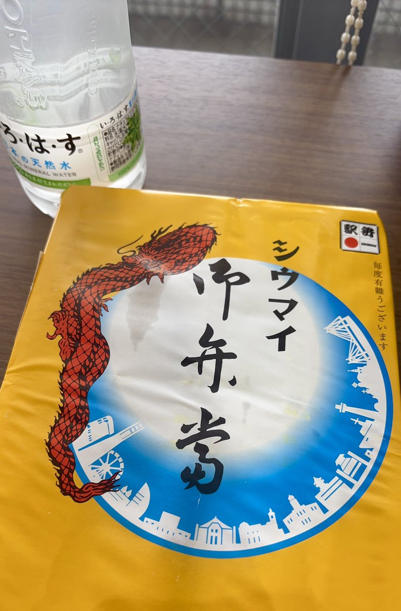 c___v's tweet photo. ボスの代わりに会議出席お弁当〜 https://t.co/T6jqBeSNlV