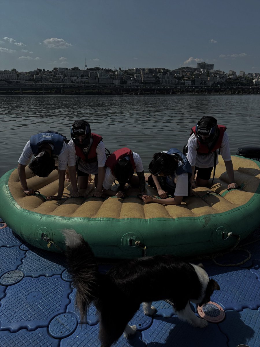 Ryulhim's tweet photo. Spent the entire day out on the water building rafts and competing in challenges for our latest variety show episode. 𓉳 .. 전체 승무원을 위한 플라스틱 용기를 풍선 보트에 쌓아 올리고 있습니다, we proved that our teamwork is completely solid under pressure. https://t.co/rMGecqYNse