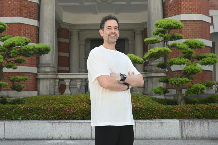 sentosumosaba's tweet photo. 🚨Big  Scoop
Exclusive @CantonNetwork Interview
Published Today🎉
Why Did @YuvalRooz Come to Japan?
Digital Asset CEO Yuval Rooz flew to Tokyo, late May, for high-level meetings with the Central Bank of Japan, FSA, and top Japanese banks.
THE MISSION: accelerate Japan’s major proof-of-concept on Canton Network for tokenized Japanese Government Bonds (JGBs). Japan is moving fast. Mizuho BANK, Nomura, and JSCC (Japan’s central securities clearer) selected Canton, with FULL BACKING from the regulators (FSA), to digitize collateral management using JGBs, the world’s second-largest government bond market with $1.5 trillion daily repo volume. 

Why Canton over Ethereum?  
1. Selective privacy
2. 100% issuer control
3. Neutral governance

This is exactly why JP Morgan, HSBC, Visa, and Nasdaq already use it. Rooz’s team deliberately focused on “behind-the-scenes infrastructure” for traditional finance rather than retail hype. 

Rooz’s vision: the “Internet of Finance” - connecting independent sovereign networks while preserving full autonomy. Canton already generates more real transaction fee revenue than Ethereum or Solana. “As a decisive milestone, in October 2026, the project of DTCC, the world's largest securities clearing house, will become fully operational on Canton. This will be a huge turning point in the history of global finance.”

👉The infrastructure shift institutions have been waiting for is happening now.
#CC

@nadanews_com 
By Yuki Hashimoto
June 11, 2026 09:00
Full Article in Japanese: https://t.co/lF8nJximia