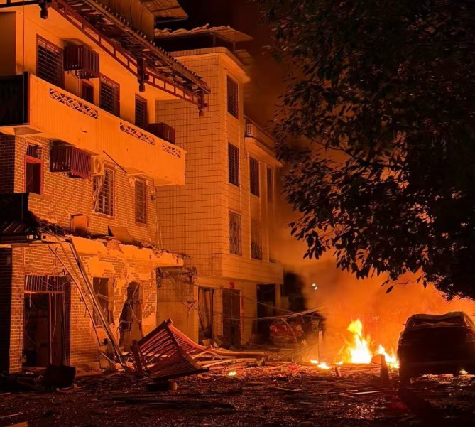 Byron_Wan's tweet photo. June 11: an explosion killed 7 people and injured another 17 in Xing’an County, Guilin, Guangxi, a bit after 1:40am…

According to state media, gas explosion has been ruled out.

💥 https://t.co/qxJCykgGBm