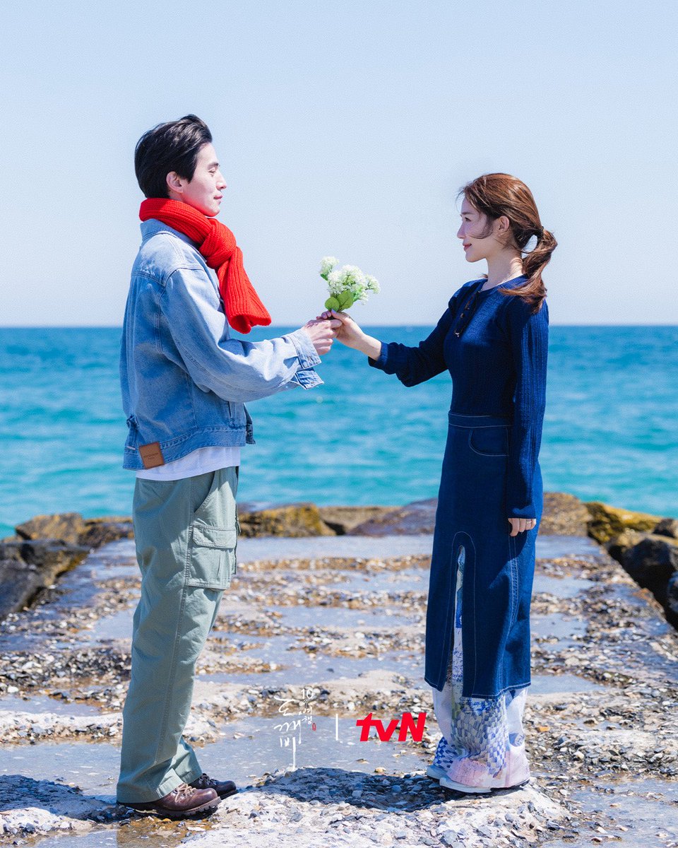 fiorestale's tweet photo. First still cut of Gong Yoo, Kim Goeun, Lee Dongwook, and Yoo Inna for ‘Goblin 10th Anniversary Trip’ show which set to premiere on July 4 at 9:10 PM KST. https://t.co/0wO21YAcF5