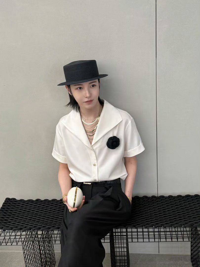julyyfirst's tweet photo. อมก อินจุนไปงานดินเนอร์ CHANEL Métiers d’Art 2026 ที่จัดขึ้นควบคู่กับแฟชั่นโชว์ที่กรุงโซลด้วย วันที่น้องมาโพสต์รูปลงในไอจีนั่น ฮีเก็บเงียบมากอะ5555 อินจุนมีคอลล่าสุดของชาแนลหลายชิ้นเลย เข็มกลัดที่ติดไปงานแต่งนี่ก็หนึ่ง ก็แอบคิดอยู่.. เริ่ดๆเลยล่ะ🤣 https://t.co/SM8p8TXVCW