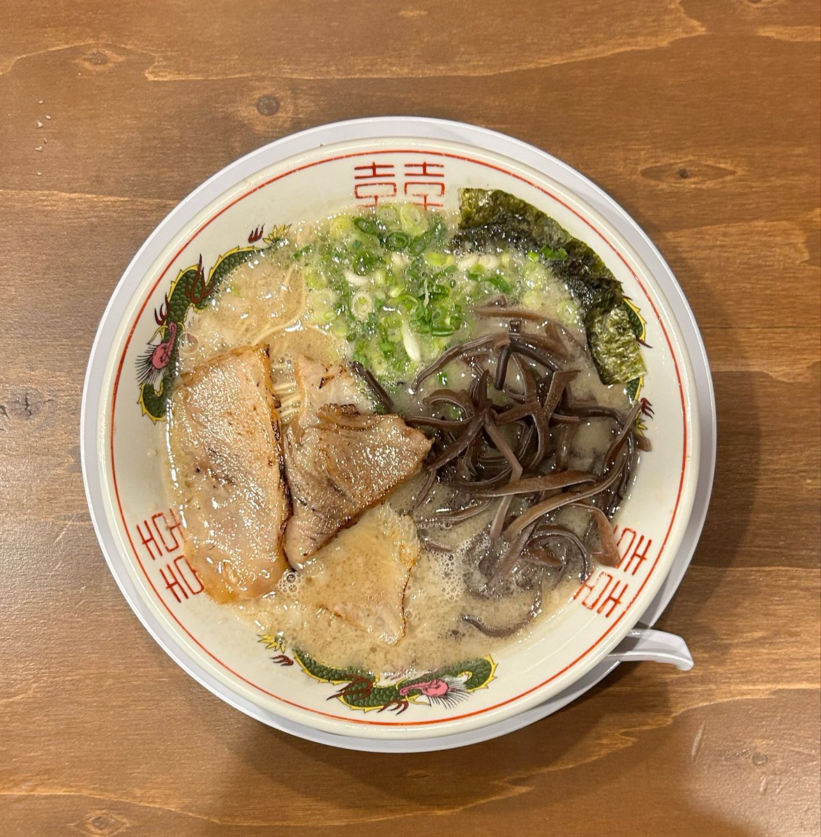 otoko_soba's tweet photo. 昨年できた西区の豚骨ラーメン
神戸です
キクラゲ増ししよ思たらデフォでも
��っこう多かった
替え玉ヤワと辛子高菜でふいにっしゆ https://t.co/ScppIOSgc1