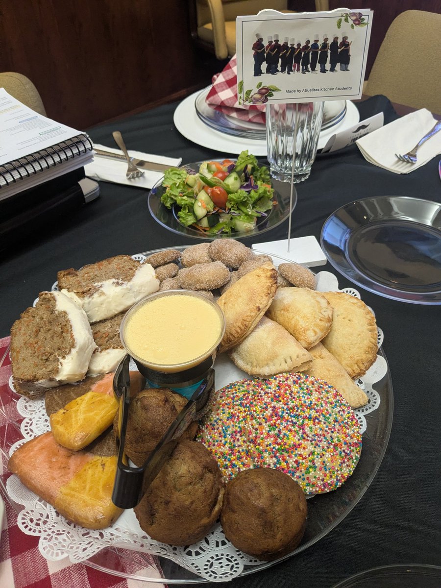 MyrnaHrdz17's tweet photo. A heartfelt thank you to the wonderful students from Abuelita's Kitchen for the delicious desserts! 🍰🍮 @reyes_aggie https://t.co/xAnnfBKA3g