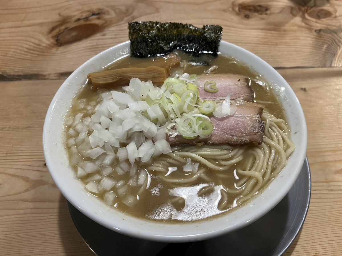 ritaz1_25's tweet photo. 港町ラーメン寅屋
深煮干醤油TP玉ねぎライス
高校野球東北大会来てました！
夜ご飯奥様のリクエストでこちらへ
えぐみが無い濃い煮干しが最高
麺も美味しくあっという間に完食！
ご馳走様でしたー https://t.co/Es09mg5up1
