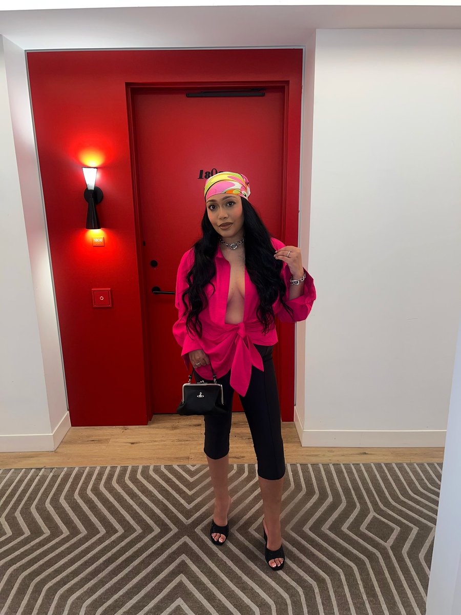juicyannie's tweet photo. 35 years becoming her. 🎂💫 #June8th https://t.co/XfanWz5zLY