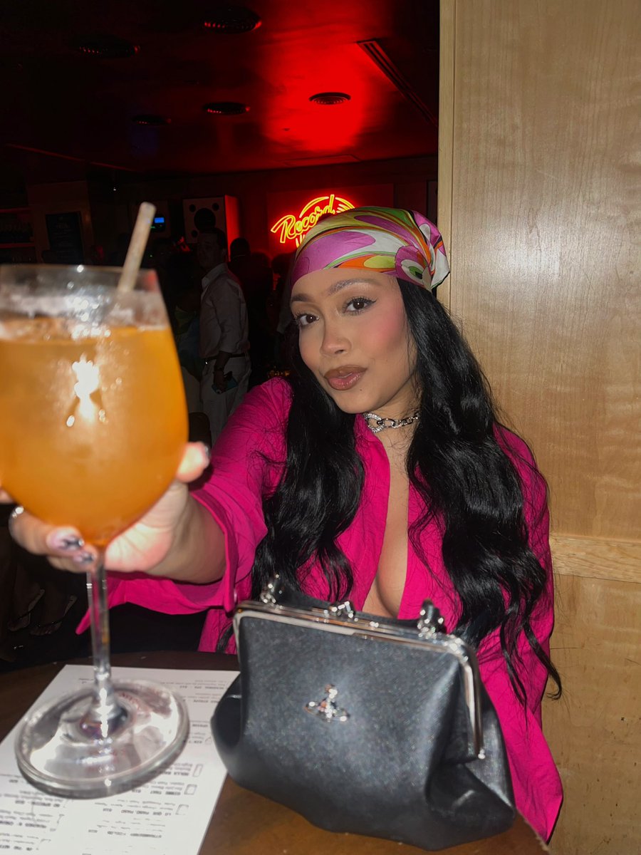 juicyannie's tweet photo. 35 years becoming her. 🎂💫 #June8th https://t.co/XfanWz5zLY