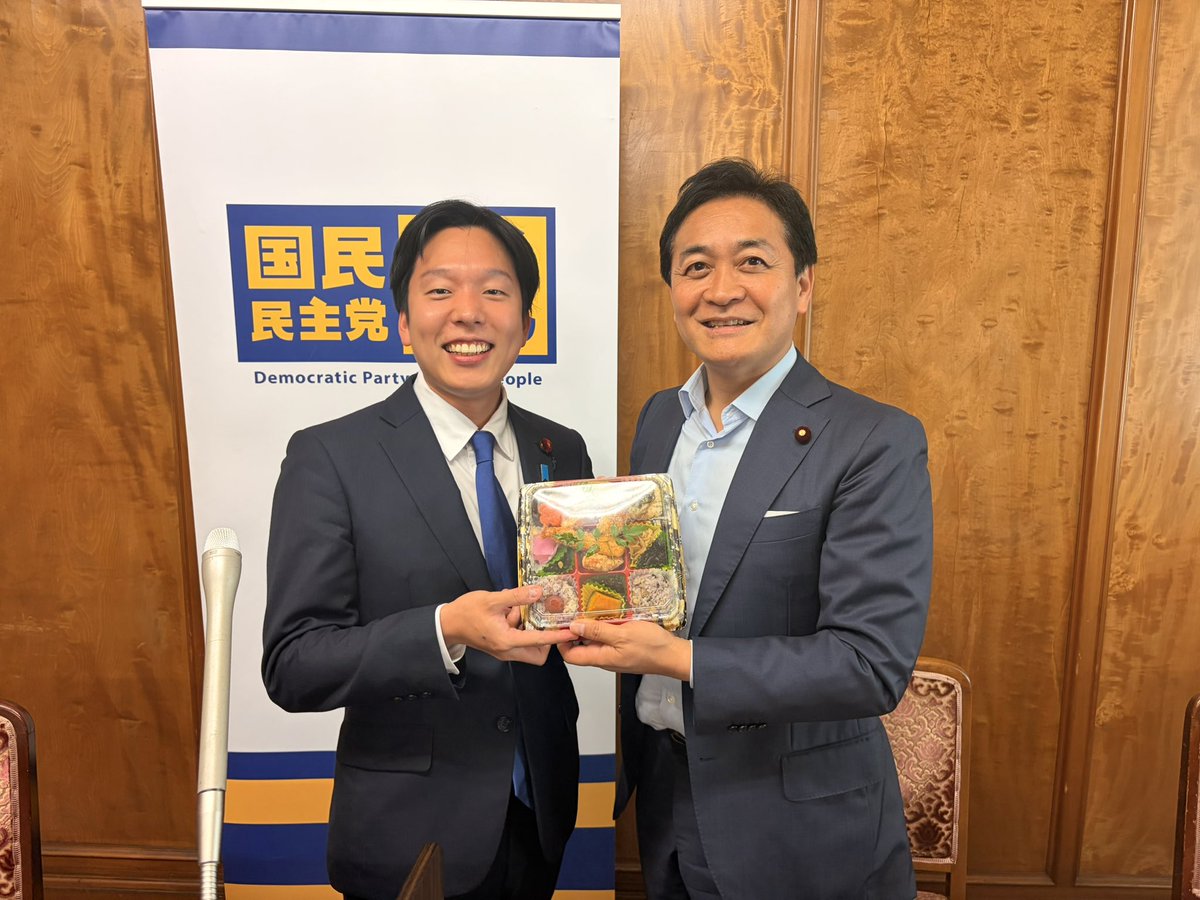 mori_yosuke_'s tweet photo. 今日の拡大代議士会では、足立区東和の「和食工房おべんと亭」のお弁当を同僚議員に持って行きました。
色々なおかずが盛りだくさんに入ったお弁当で、どのおかずも絶品でした！
玉木代表、橋本幹彦議員も「足立のお弁当おいしかったよ！」と大絶賛。
お弁当の種類も豊富なので、ぜひ皆さん行ってみてください🍱