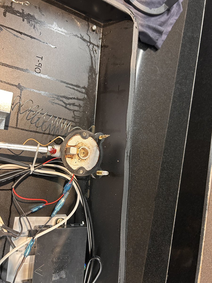 vnypatel's tweet photo. @Elica_India @Elica_India this is your leak proof product leaking from every side https://t.co/8Gtdss12Sr