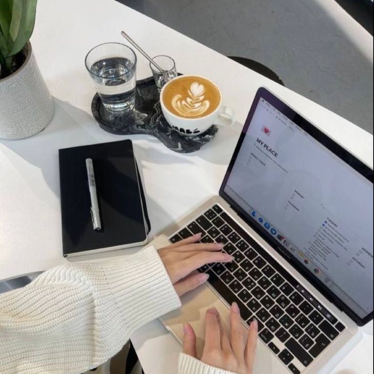 teaayv_'s tweet photo. Gak heran sih varian parfum Teratu yang Early Meeting ini sering banget dibilang wujud parfum wanita karir, karena wanginya tuh kerasa rapi, bersih, dan berkelas ✨

​Jujur wanginya gak kalah enak dari si Early Morning, tapi yang ini kerasa lebih elegan. https://t.co/CXfDCrG0Zp