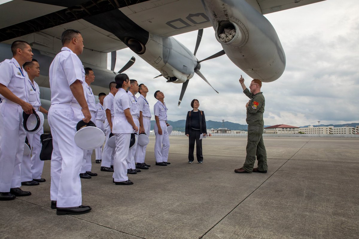 1stMAW_Marines's tweet photo. Japan Maritime Self-Defense Force #cadets toured #Marine Corps Air Station Iwakuni and a KC-130J Super Hercules with Marine Aerial Refueler Transport Squadron 152.

📍 Marine Corps Air Station Iwakuni, Japan, June 9, 2026. https://t.co/3ugaves72Y
