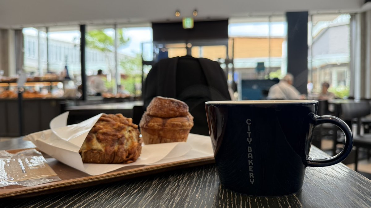 kumanstyle's tweet photo. 14時に遅いランチ

パン2つとコーヒーで1,562円だって
パンはともかくとしてコーヒーは自分で焙煎したコーヒーの方が好みかな
スパイスカレーでも食べに行った方が良かったかも笑

パンを食べながらのバイナリーオプション
今朝の負けを取り返してやった😊

さて、次の仕事に行きますかね🚃🚃🚃 https://t.co/IbBFccf78z