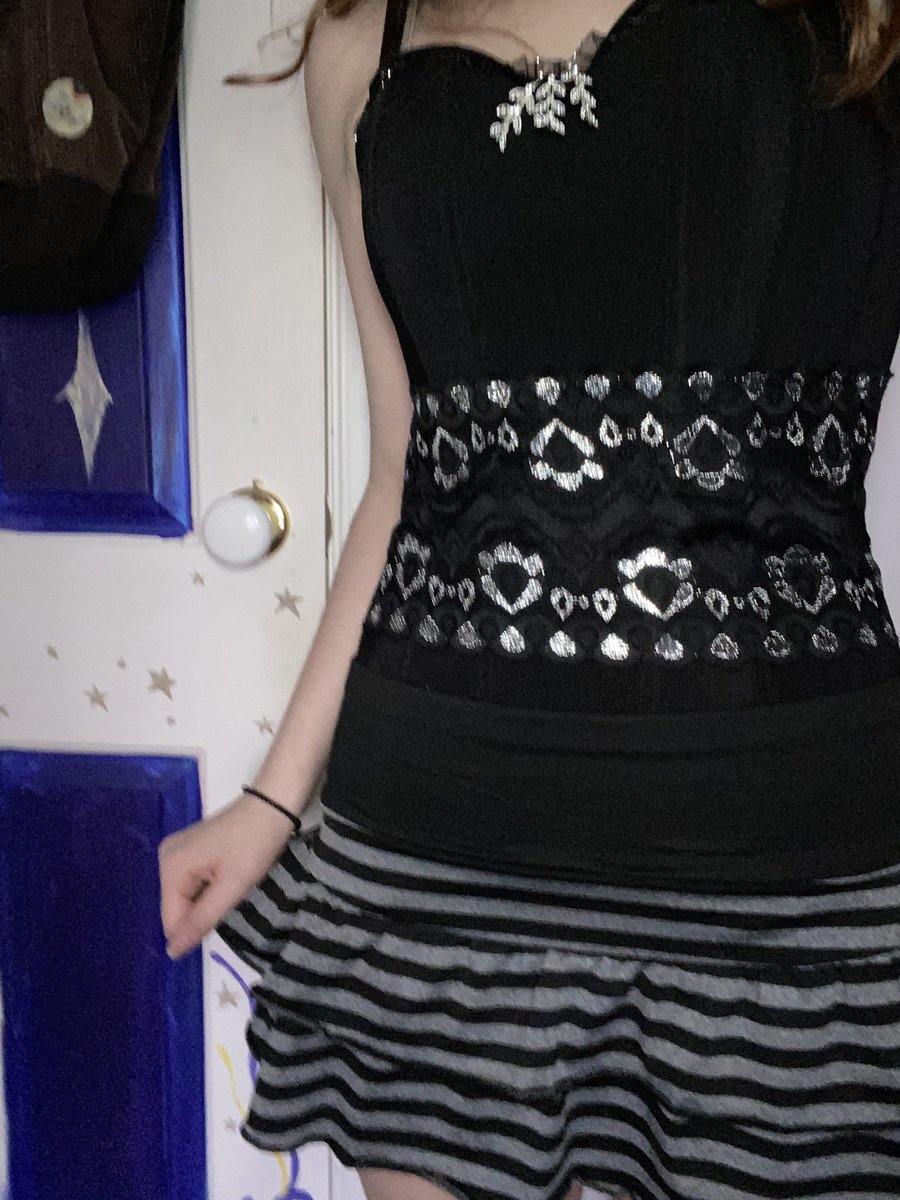 RennysBackUp's tweet photo. My top finally arrived so I styled it ꉂ(˵˃ ᗜ ˂˵) https://t.co/jVU44ZB2B8