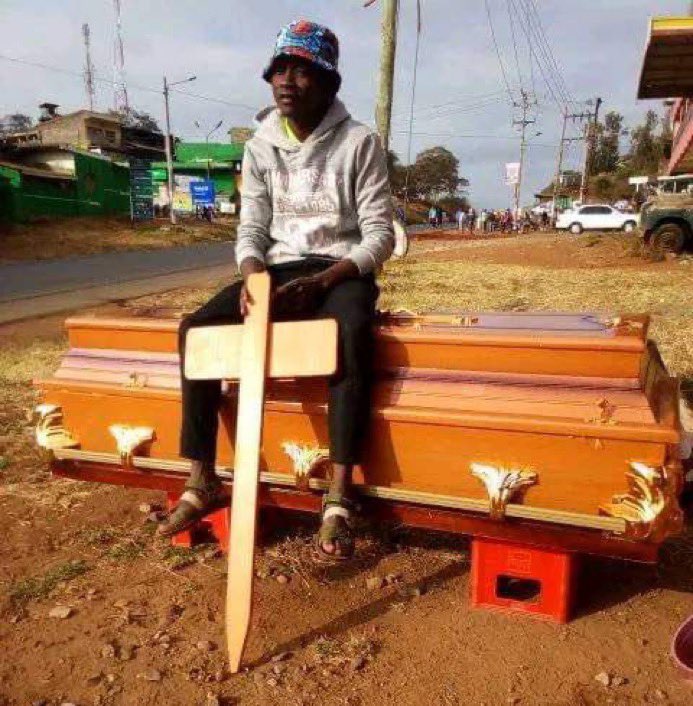CavityDamas23's tweet photo. Biashara imekuwa ngumu hamtaki kukata roho wazee 
Mnadhani sisi tutaishije apa mujini https://t.co/HkvnBtA9VK
