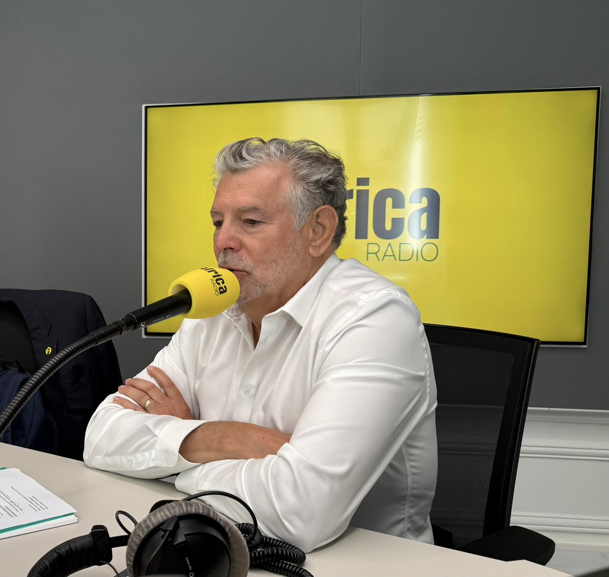 BrunoLALANDE's tweet photo. Rendez-vous dimanche 14 juin à 19h00 sur Africa Radio pour SPORT AFRIQUE !

Un visionnaire de la paix par le sport invité de Sport Afrique !

🎙️ Dimanche, je recevrai Joël Bouzou, Président-Fondateur de @peaceandsport
👉 https://t.co/ARtibQTetN https://t.co/G8IS7t1ZUN