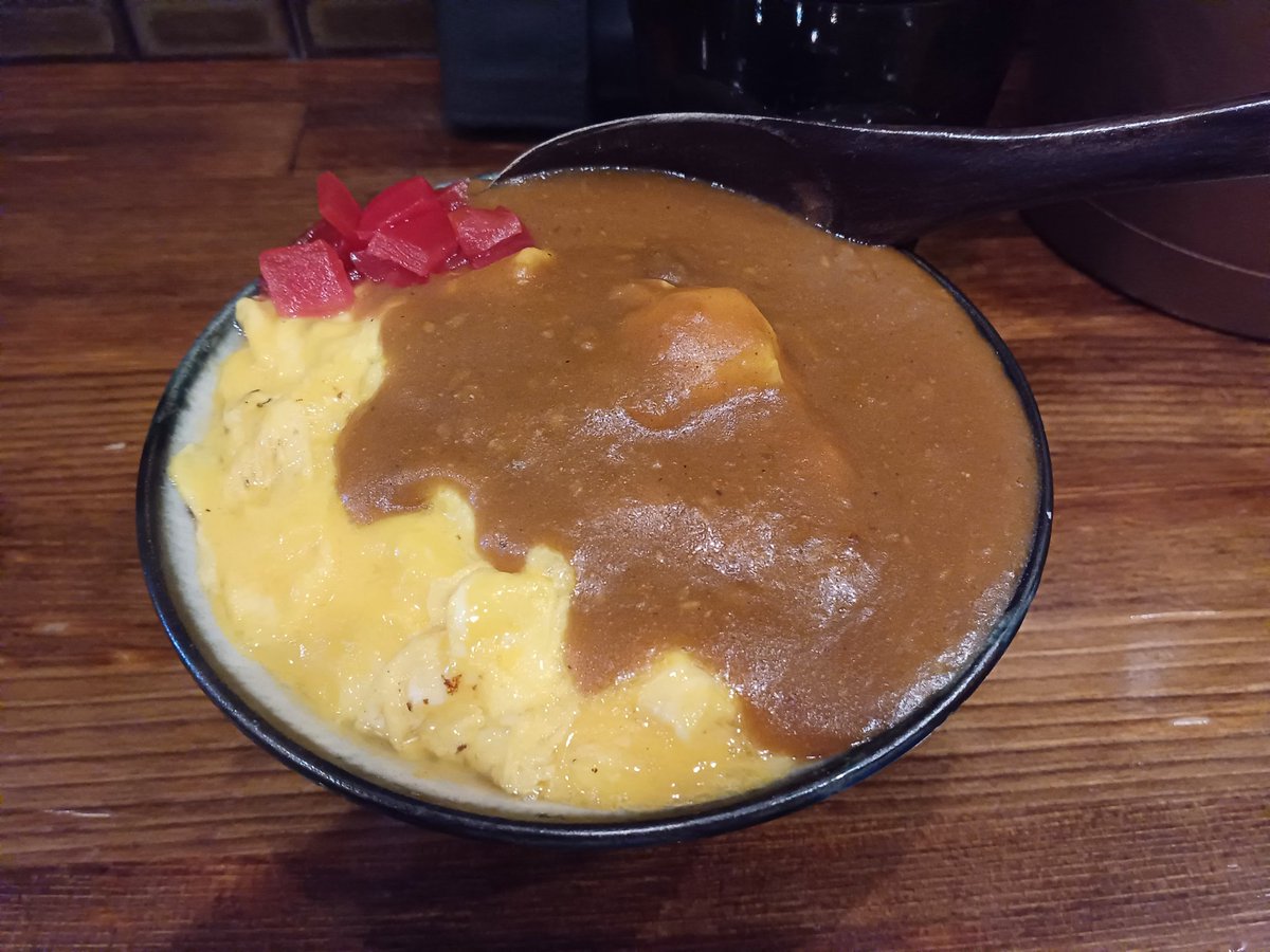 kenkyojunin's tweet photo. 奈つやの中華そば@下丸子で奈つやの冷やし中華雲呑皿付き+オムレツカレー+親子丼。

予約が取れて５か月ぶり。ご夫婦とお姉さんの接客に和まされる、本当に良い空間です。

酸味無く出汁がガツンと効いたタレ、個性あります。ご飯物も美味しいですねえ。次回はラーメンダブ完しますね！笑 https://t.co/h4ilwB8SBc