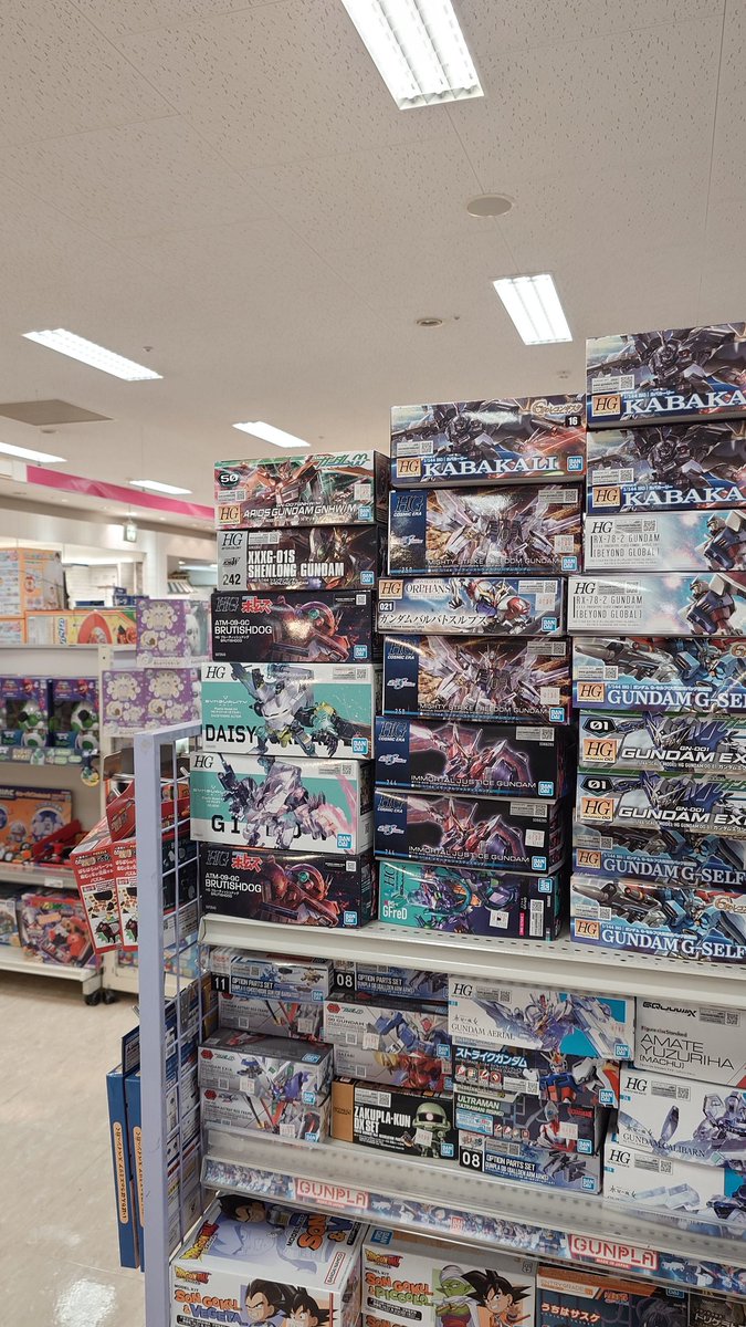 c_s660's tweet photo. う〜ん、RGガンダム2.0とバンシィ・ノルン欲しいけど、買っても積みプラの肥しになりそう🤔
もはや罪プラやなぁ🤔 https://t.co/5Axv4PfnvC