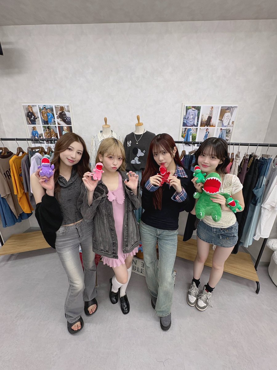 mrex_320's tweet photo. 🦖💜🩷❤️💚
「@わんふぁいぶの みんなに あえた！！」

@onefive_music https://t.co/wj0Rb9wjc6