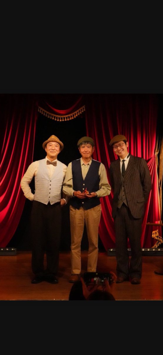 dan_music's tweet photo. 笑いと感動、熟年の巧みの技、驚愕の裏話、古き良き映画館の記憶と共に、おそらく他に類を見ない素晴らしいイベントとなりました。山田広野さんの貴重なフィルムコレクションを用いての活弁、そして小松敏和さんの74歳のお誕生日を皆でお祝いできて感無量でした。 https://t.co/aXLzfA30j7