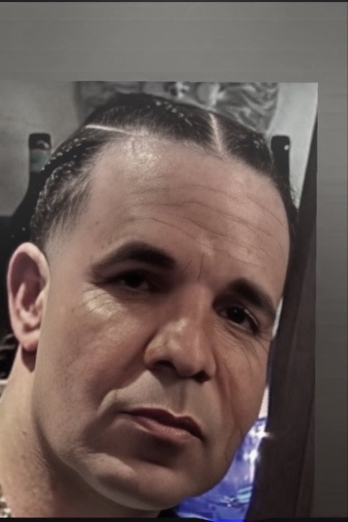 Wolves283's tweet photo. @Whats_the_dirt Drake without Beard and mustache, nigga aging like milk! Nigga 39 going 54 https://t.co/6gmNRpEvAt