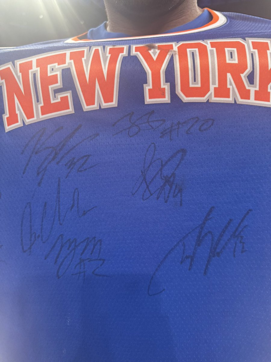 ramonashelburne's tweet photo. Check out @MettaWorld37 showing off his signed jersey after tonight’s epic game supporting his hometown @nyknicks https://t.co/ezDPK0yBvV