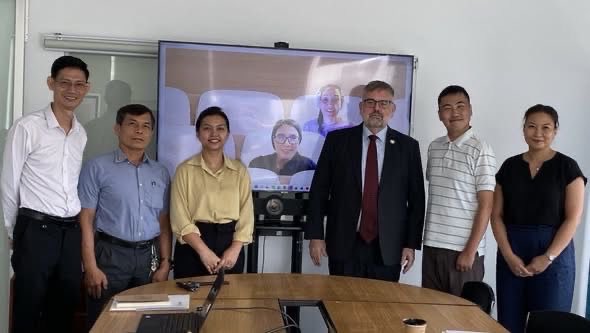 EamonnMurphy63's tweet photo. Ahead of #HLM2026AIDS my visit to 🇰🇭 begins with a meeting with the UNAIDS Multi Country office 🇰🇭🇱🇦🇲🇾🇻🇳, dedicated professionals delivering results.
Look forward to sharing an important announcement on Cambodia’s HIV response & discussing the way forward #endingAIDS with partners. @ongpinp