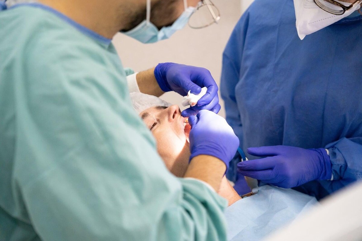 ChdDentist's tweet photo. https://t.co/1QthgqAW8K
🦷 Dental Implant Healing Matters!
The success of dental implants depends on factors like good oral hygiene, healthy gums, strong bone support, and avoiding smoking.
#DentalImplants #ImplantHealing #HealthySmile #OralHealth #ADCDental https://t.co/xV74Qhm4W4