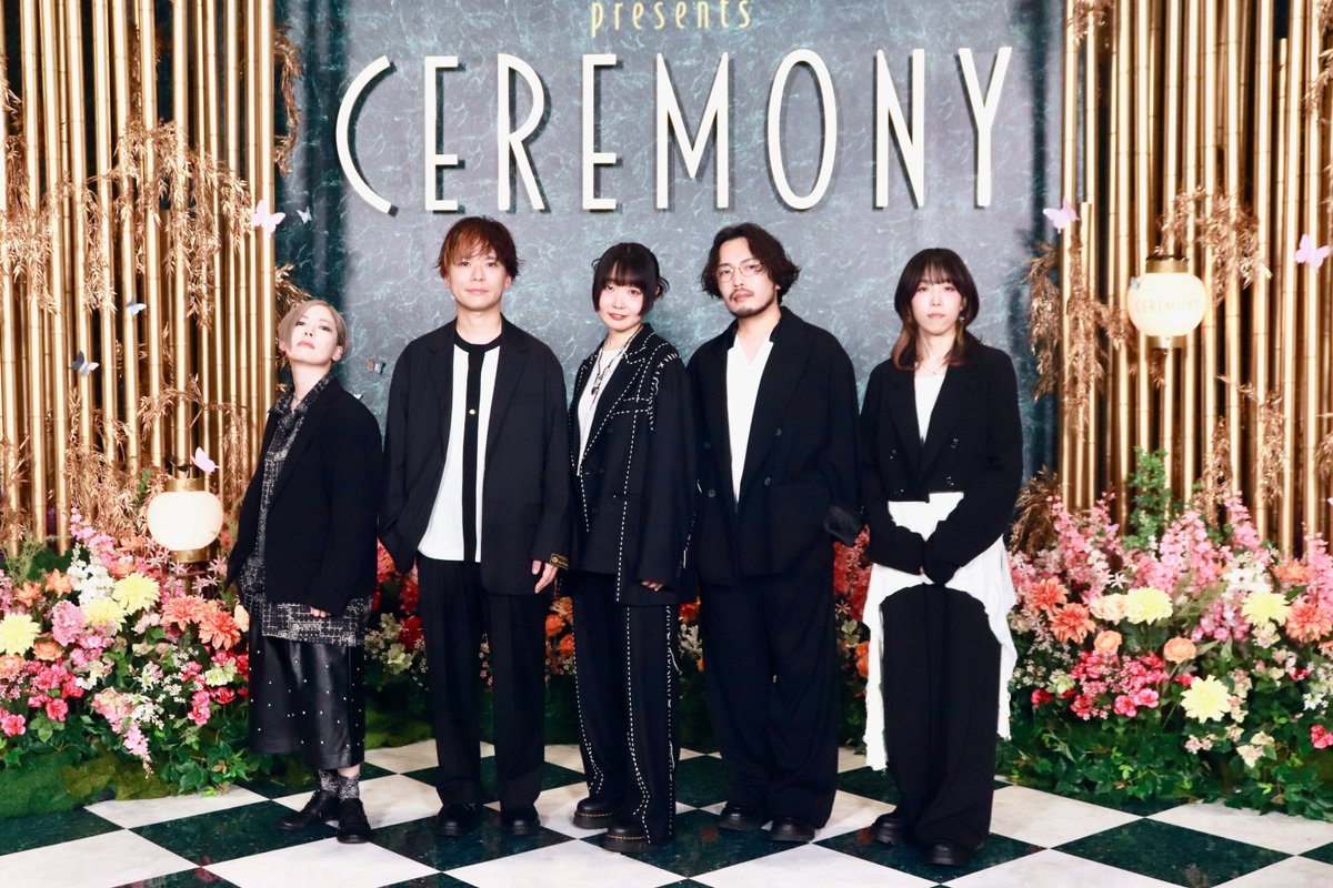 crank_in_trend's tweet photo. 【Mrs. GREEN APPLE presents 『CEREMONY』】
DAY2のグリーンカーペットがスタート🍏

トップバッターはネクライトーキー

黒×白のモノトーンなスタイルがカッコいい🖤

#MrsGREENAPPLE #MGA_CEREMONY https://t.co/PlDKam0sjI