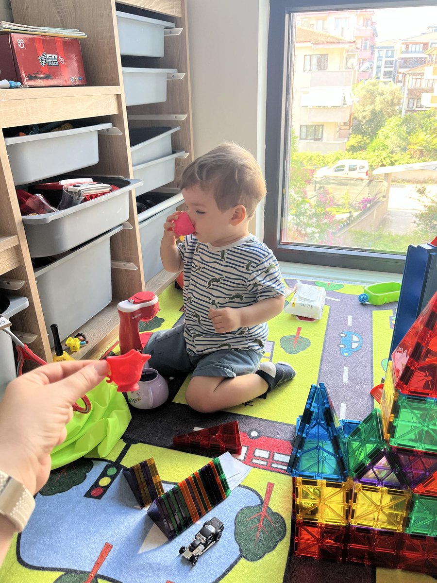 berfin_ey's tweet photo. (İki gündür ateşten anneyi işe göndermedi) bu sabah otoparkı kurduk motor evi yaptık ee artık bi kahveyi hak ettik https://t.co/sdDuoPN4B1