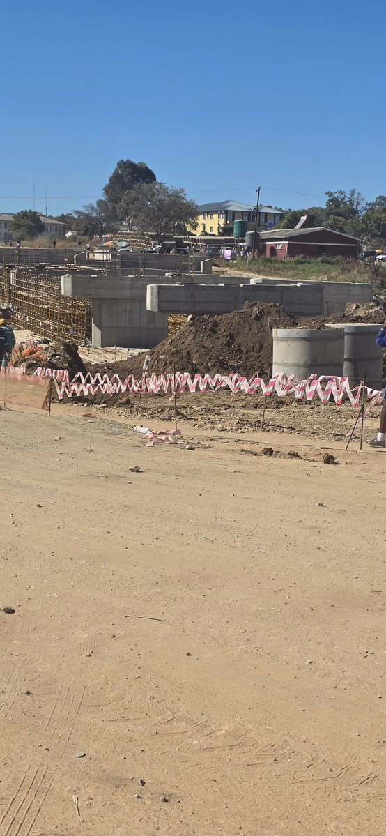 MulakazuvaL's tweet photo. Just below the Mucheke Chevron Bridge, which was recently commisioned, another beautiful bridge is also under construction there, known by Masvingo residents as Chimusana Bridge.
Vision 2030 is moving full steam ahead
#EDWorks
@MinistryofTID 
@TapiwaMhona1 🔥🔥✅️✅️💪💪✈️✈️ https://t.co/yn2RmUOpEF