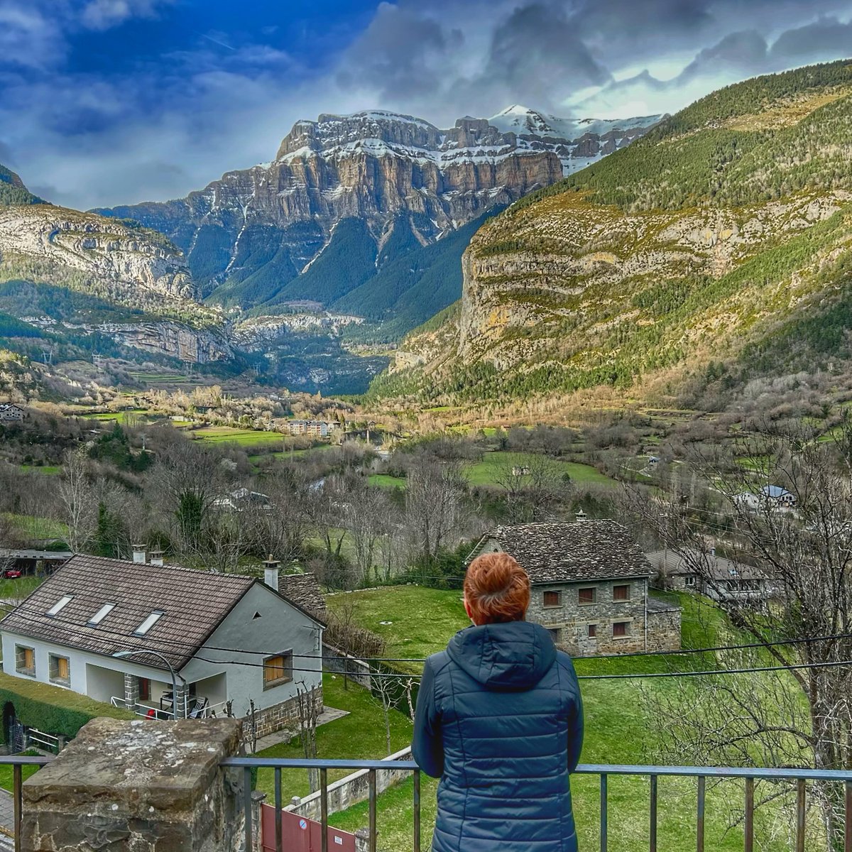 Huesca_LaMagia's tweet photo. Asomarse al Valle de Ordesa y quedarte así, mirando. 😍

Foto gracias a https://t.co/YUQLxvQJau https://t.co/jT70c9lkn0