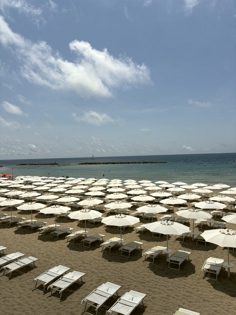EmmanuelKojo_'s tweet photo. Spent yesterday at Santa Marinella beach – such a pretty little town and the weather couldn't have been better. Only about an hour from Rome by train. ☀️🌊 https://t.co/OYWOMfH8Q0