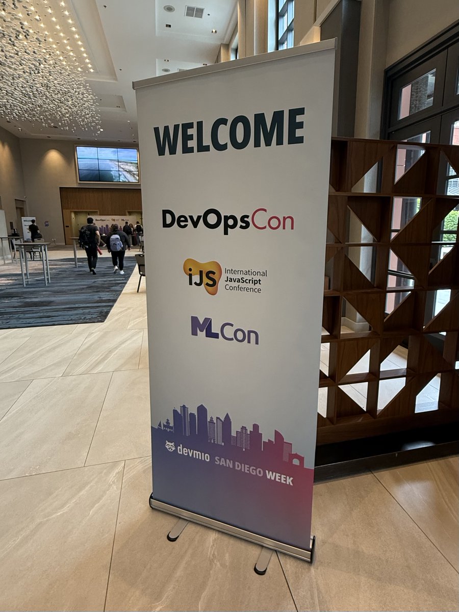christianliebel's tweet photo. That's a wrap on the International @JavaScriptCon San Diego! 🌴
Thanks to everyone who joined my workshop on local &amp; offline-capable #GenAI in Angular, and my talks on the #PromptAPI &amp; #WebNN, and #BuiltInAI &amp; #WebMCP.
🔗 https://t.co/7PBPpnbWmJ
#WebAI #WebML #webdev https://t.co/OIQHCxbNUT