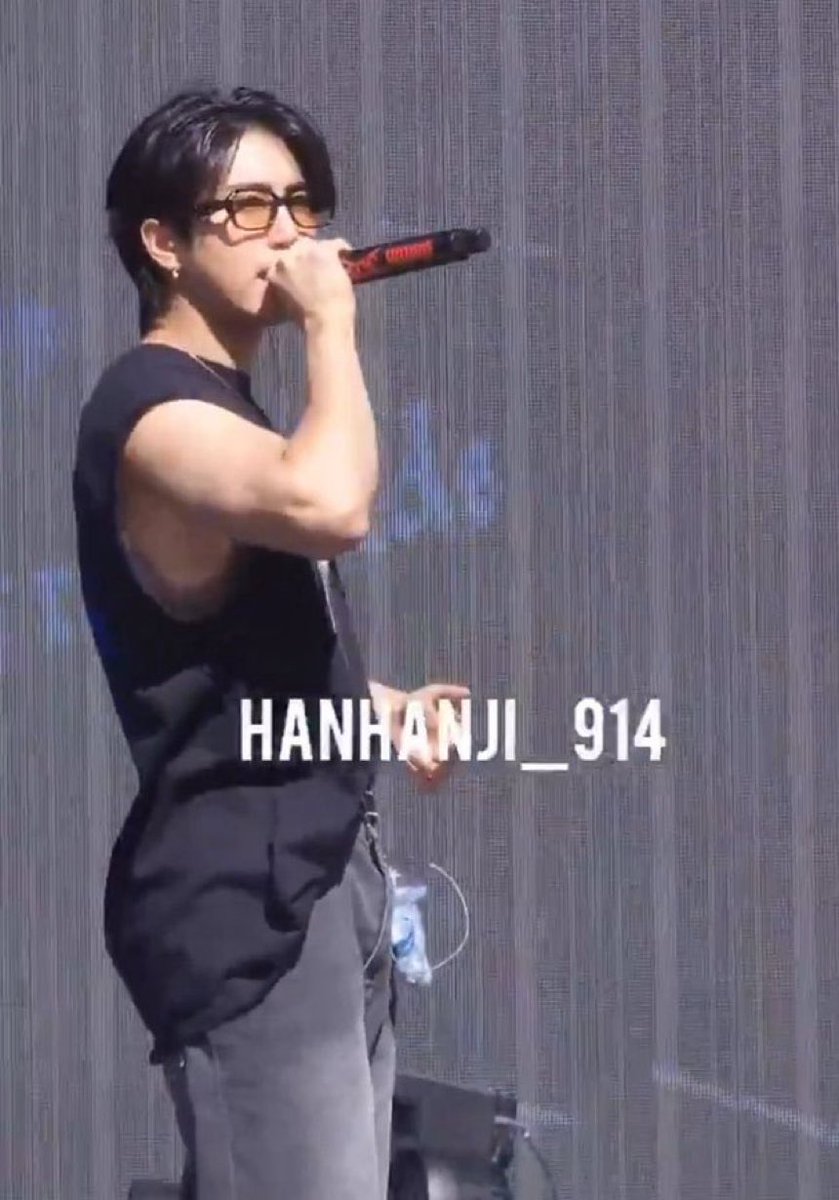 misolube's tweet photo. bulge, ass, biceps? damn, this day was giving us happiness n horny thoughts too https://t.co/Zkl1dXUNKj