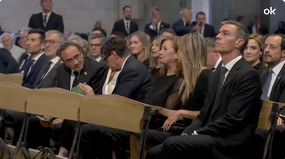 Spain_L_llIll_L's tweet photo. 😳Ateos, masones, anticristianos.
P.S. y 14 ministros asistieron a la misa que ofreció el Papa en La Sagrada familia, los mismos que no quisieron ir a los funerales oficiados por las victimas de la DANA y por los fallecidos del accidente de Adamuz.
EL GOBIERNO DE LOS MISERABLES. https://t.co/afQBixVXlU