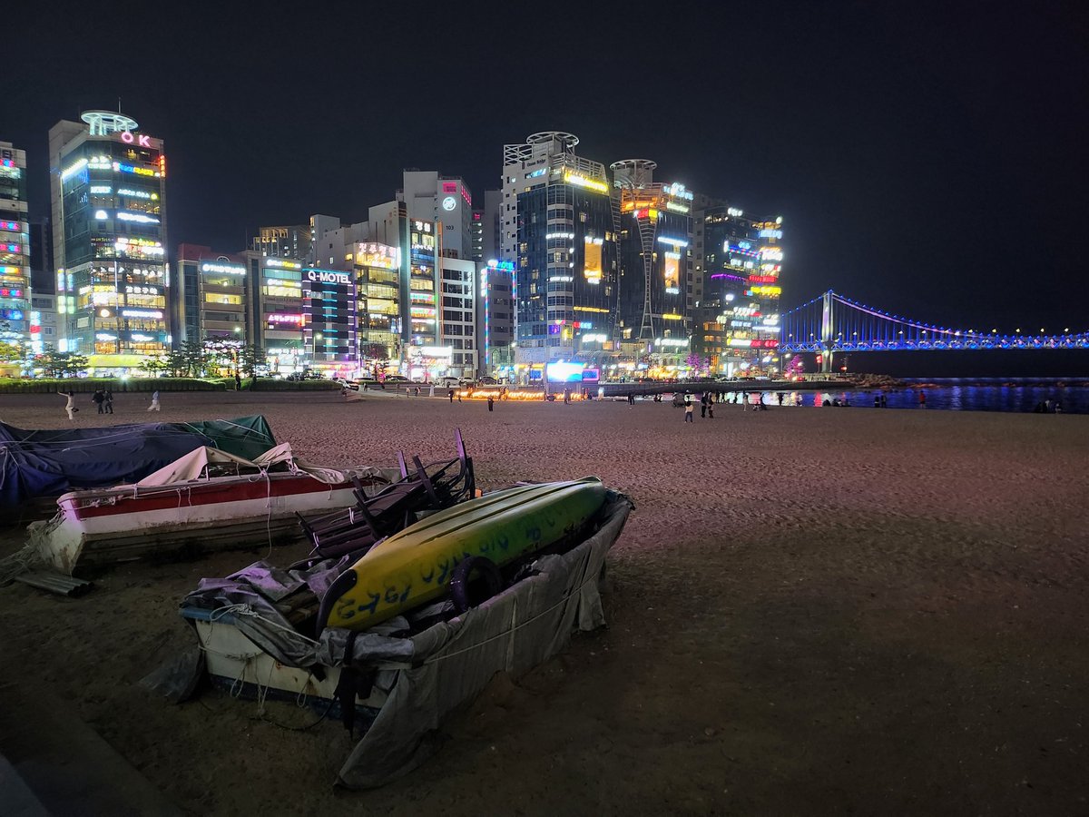 cypherluscious's tweet photo. If you have some time in Busan, some of my fave things from my visit are:
1. Gwangalli Beach and the drone show! I preferred Gwangalli over Haeundae.
2. Samgwangsa temple (and Beomeosa, but that's a bit far).
3. Gamcheon Village. Walk down the winding alleys and find the magic! https://t.co/onKY7G5ZWV