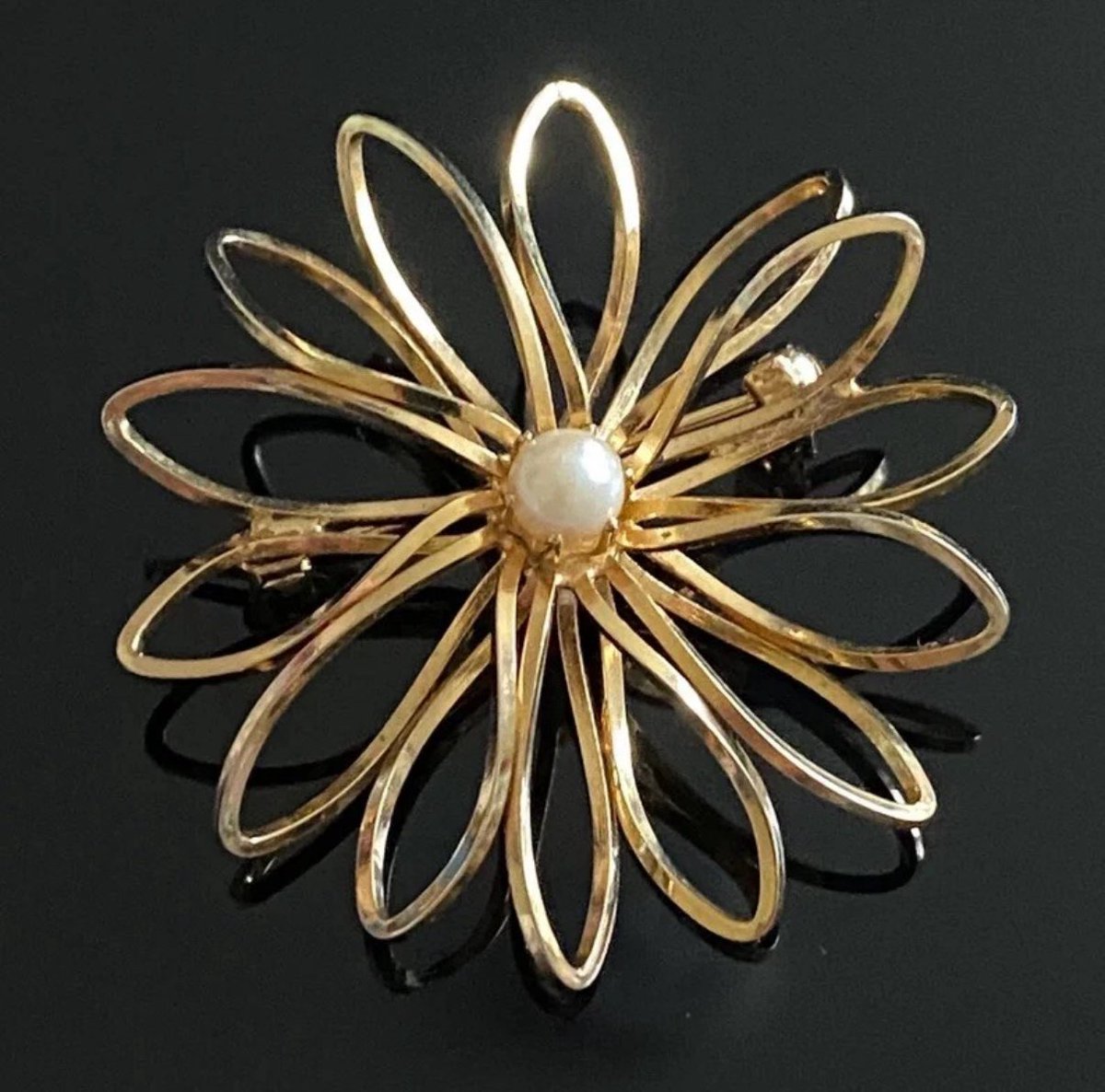 StuffWeFind1's tweet photo. Vintage 50’s Gold Wire Faux Pearl Brooch - Nice size
https://t.co/tQzJtgVNAB
#vintagejewelry #vintagefashion #pin #brooch #50s #retro #vintagegift #costume #costumejewelry #foryou https://t.co/sDCVaFtZ1S