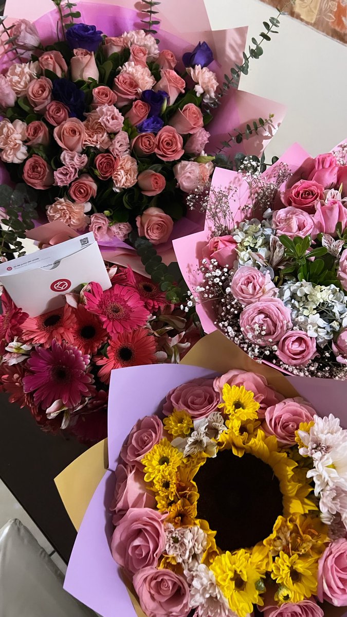 dmzpll's tweet photo. Me llenaron de flores en mi cumpleaños 🥰 https://t.co/EGpUOn68gC
