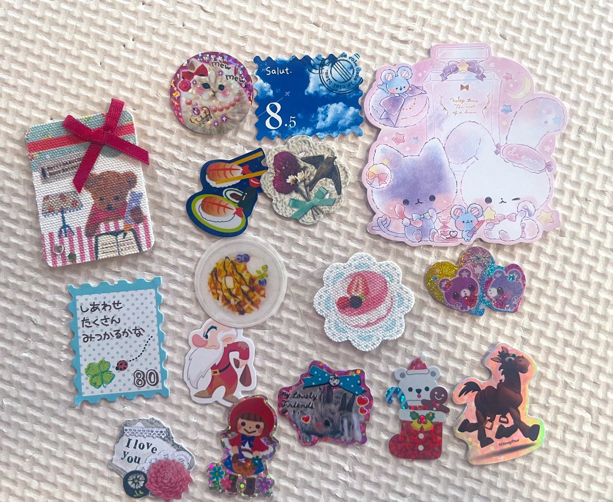 chillichilli326's tweet photo. ゆんさん(@yun_kamimono )と交換便💌
貴重な平成物をありがとうございます😭
平成ポエムが懐かしすぎて🥺🤍
内藤ルネさんのシールも凄く嬉しかったです♡全部可愛くてお気に入りです🥹
平成物からしか得られない養分をたくさん
いただきました、、、🥲🙏🏻 https://t.co/sMtyQz8jw5