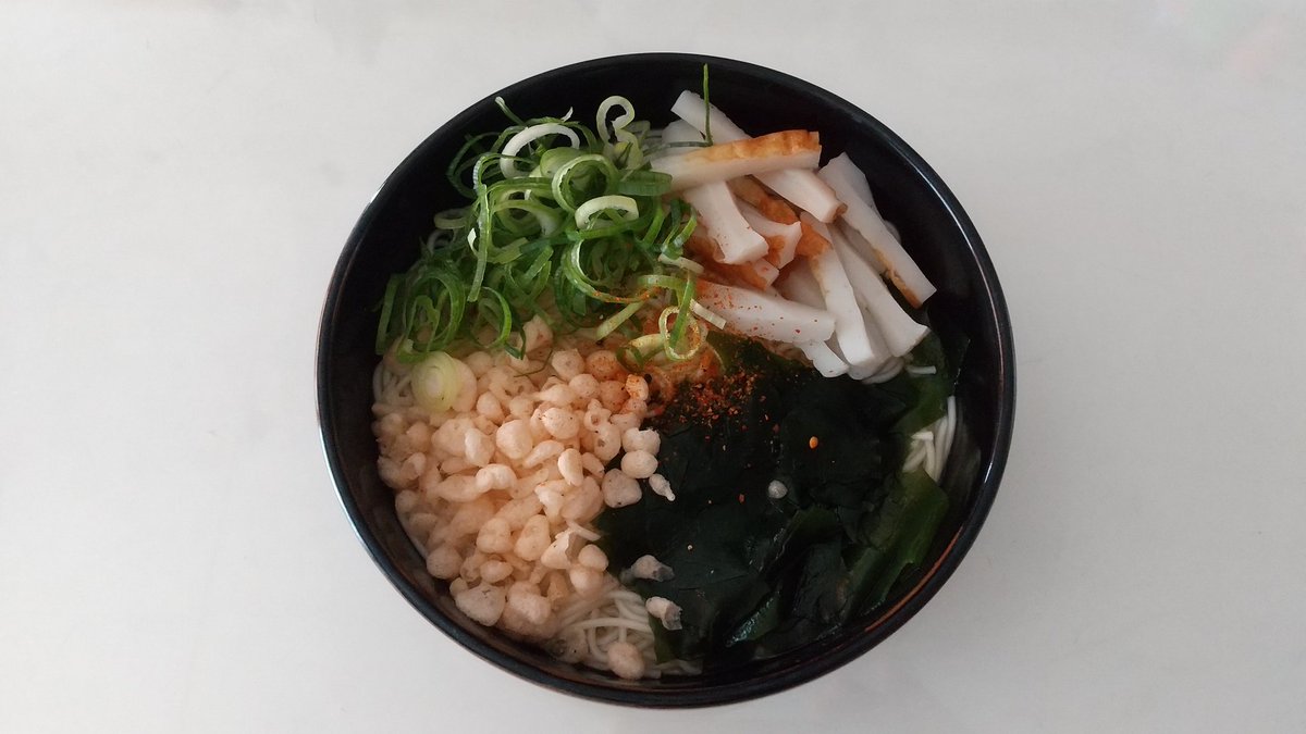 puti_tabi's tweet photo. 温ったか素麺食べたけど…

午後3時過ぎたので…

朝カフェオレも残ってるし…

マーガリン＆シロップの
おやつ食パン食べます！

#おうちごはん
#昼ごはん
#おやつ
#素麺
#食パン https://t.co/TUYQhr7dlg