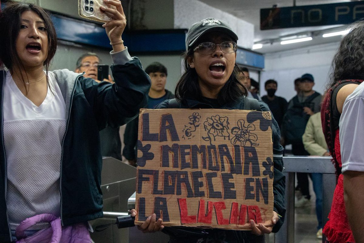 RompeMiedo's tweet photo. 📢La Red Rompe el Miedo cierra su monitoreo por las protestas en el marco del #Halconazo, #CNTE y familiares en búsqueda de sus deaaparecidos en el marco del #Mundial2026. 

A partir de nuestra documentación, expresamos algunas preocupaciones: 🧵 https://t.co/F6fxdWtA7c