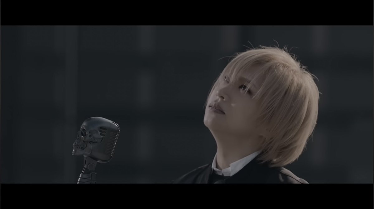 yasuha56gb_ks's tweet photo. 好きなき曲とか度返しで鬼龍院さんのビジュだけで決めた私の好きな金爆のＭＶランキングＴＯＰ５

#個人的に好きなゴールデンボンバーのMV

1⃣人間だ（特に後半）
2⃣キスミー（美し過ぎ）
3️⃣リフォビア（茶髪ストレート崇拝民）
4⃣断末魔（良いに決まってる）
5⃣イイね（始まって５秒で美） https://t.co/MXySSqGvAI