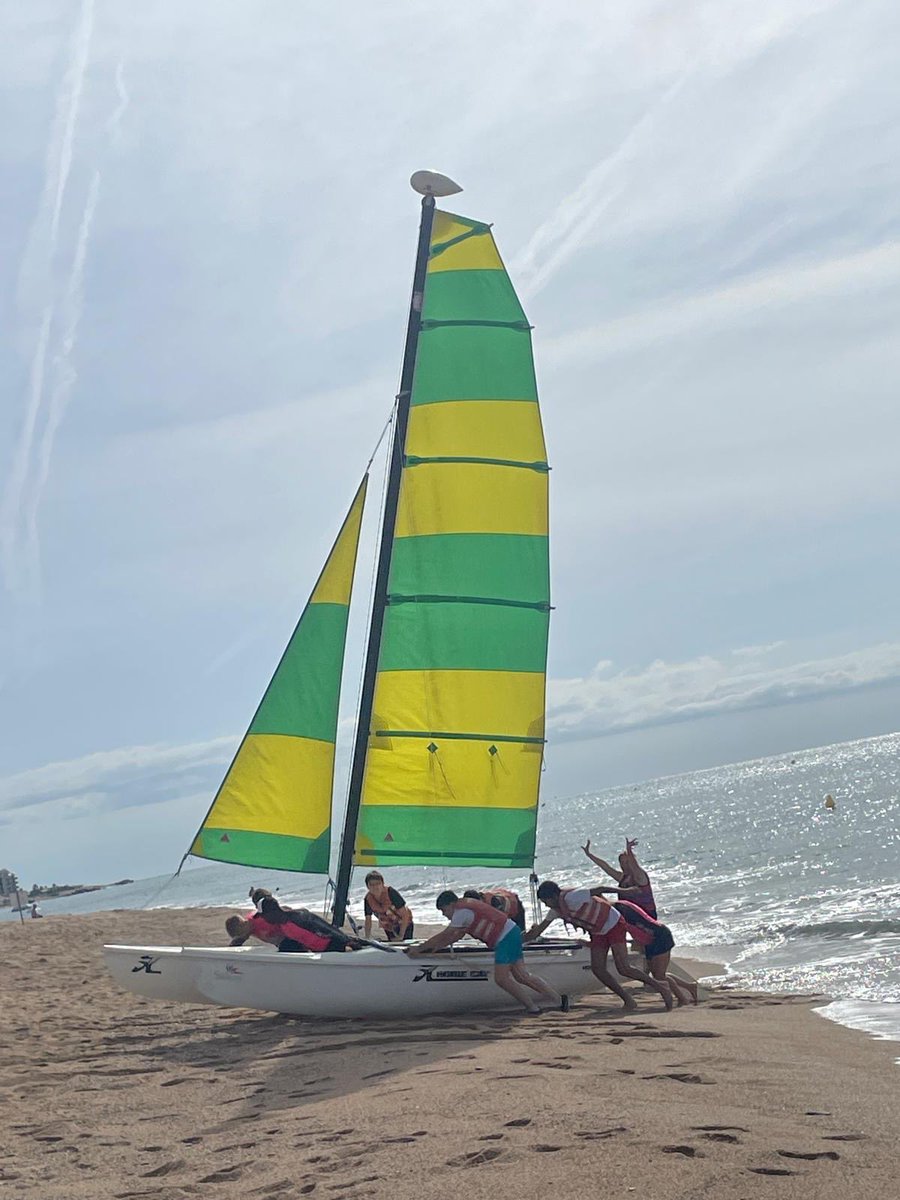 insfontdelferro's tweet photo. ⛵️ Avui l’alumnat de 1r d’ESO ha gaudit de diferents activitats aquàtiques, entre elles vela i caiac a la Base Nàutica de Pineda de Mar. S’ho han passat genial! 🤙
@Fa_Nautica https://t.co/7pnUHB2Idk