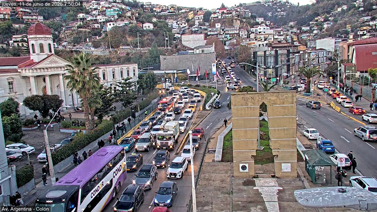 TTIValparaiso's tweet photo. Ahora (07:52) Congestión en Av Santos Ossa, Washington, Santa Elena y Colón en dirección a Av Argentina, #Valparaíso.  Congestión en Av Argentina en dirección a Placilla y alto flujo en dirección a la costa. Toma y deja pasajeros sólo en lugares habilitados https://t.co/3wORHHYdb8