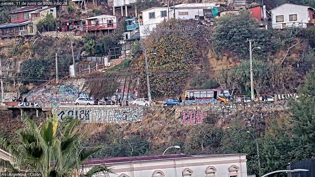 TTIValparaiso's tweet photo. Ahora (07:52) Congestión en Av Santos Ossa, Washington, Santa Elena y Colón en dirección a Av Argentina, #Valparaíso.  Congestión en Av Argentina en dirección a Placilla y alto flujo en dirección a la costa. Toma y deja pasajeros sólo en lugares habilitados https://t.co/3wORHHYdb8