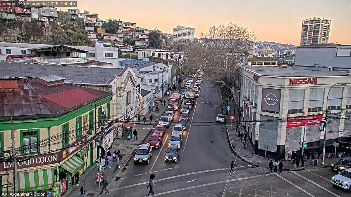 TTIValparaiso's tweet photo. Ahora (07:52) Congestión en Av Santos Ossa, Washington, Santa Elena y Colón en dirección a Av Argentina, #Valparaíso.  Congestión en Av Argentina en dirección a Placilla y alto flujo en dirección a la costa. Toma y deja pasajeros sólo en lugares habilitados https://t.co/3wORHHYdb8