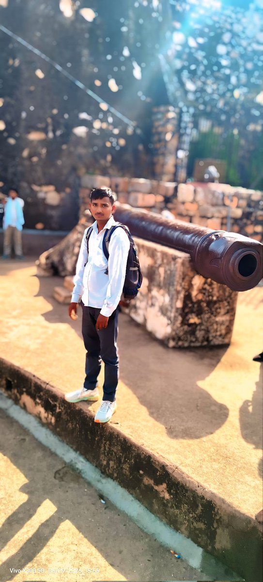 Umashankar108US's tweet photo. झांसी के किले की ऐतिहासिक 'भवानी शंकर तोप'! ⚔️

यह सिर्फ एक तोप नहीं, बल्कि 1857 के स्वतंत्रता संग्राम में झांसी के वीरों के फौलादी इरादों की गवाह है।
#BhavaniShankarTop #JhansiFort #GulamGausKhan #RaniLakshmibai #IndianHistory #PrideOfJhansi" https://t.co/IZYUhlMRqV