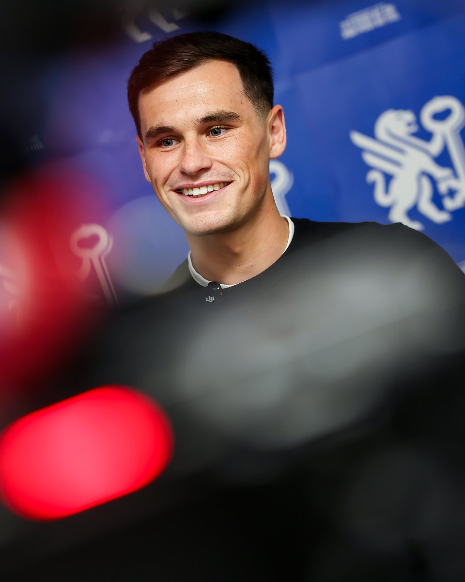 theposh's tweet photo. 📸 Welcome to Posh, Evan Weir!

#pufc