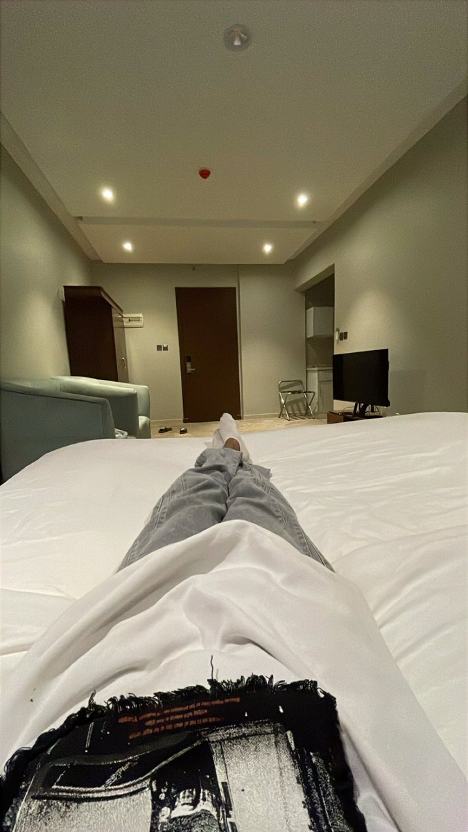 مراهق فحل نحيف tweet media