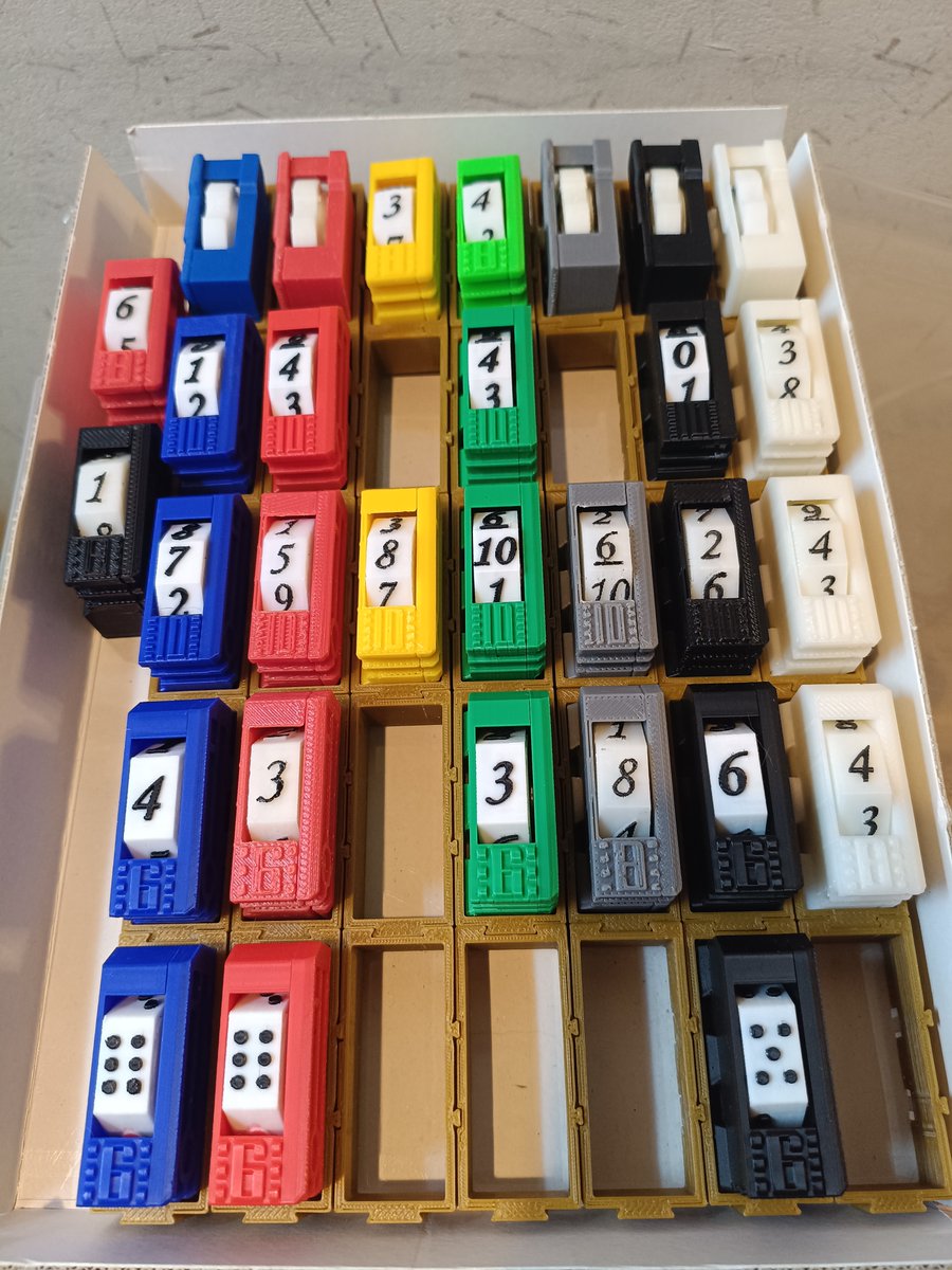 pen_n_dice's tweet photo. 黄色の樹脂が届いたので、ダイスローラーも各色対応できるようになりました。
なお、灰色は購入予定が無いので写真にある現品限りの予定です。

ダイスローラー、何年経ってもずーっと注文を頂いてありがたい限り。ありがとうございます。 https://t.co/SW3PHQBcn9